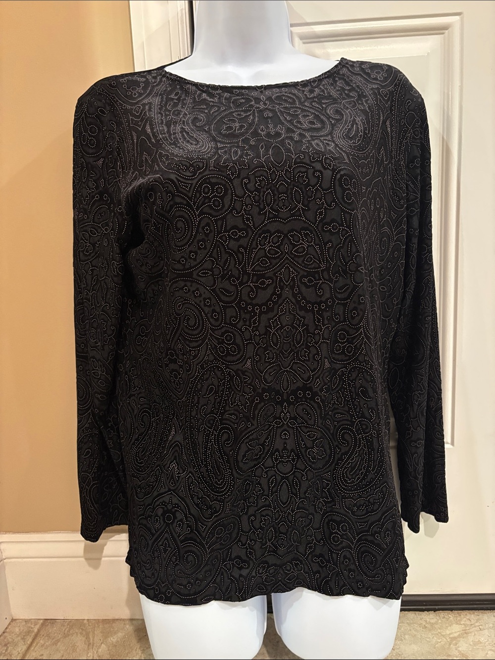 Vintage Dialogue Black Paisley-Textured Long Sleeve Top